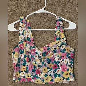 SHEIN floral crop top size medium🌺🌸🌼